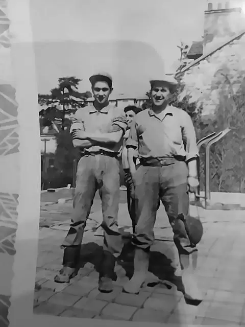 Abuelo y Padre de David trabajando en la construccion